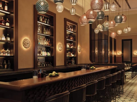 4 restaurants; breakfast, lunch, and dinner served