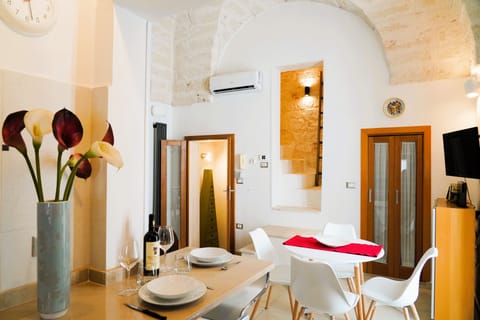Comfort House, City View | Dining