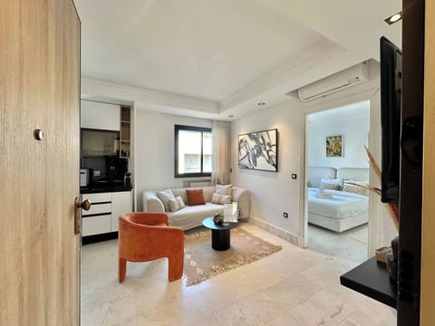 Apartment, 1 Bedroom, Smoking | Living room