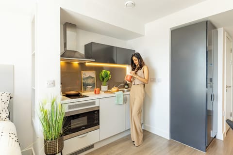 Classic Studio, Non Smoking | Private kitchen | Mini-fridge, oven, stovetop