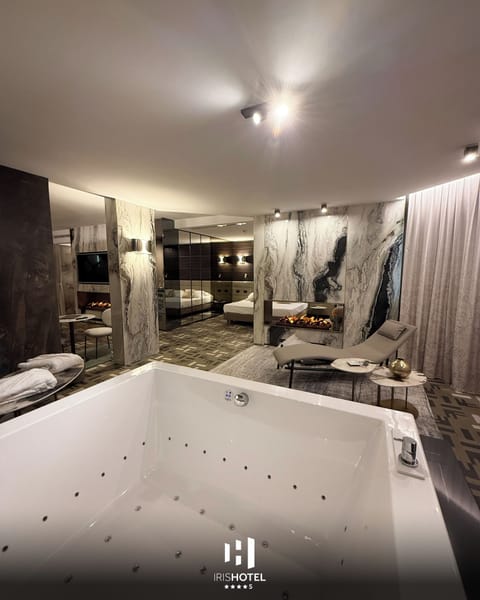 Minibar, in-room safe, desk, laptop workspace