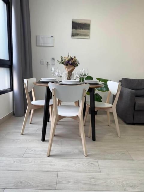 Apartment, City View | Dining