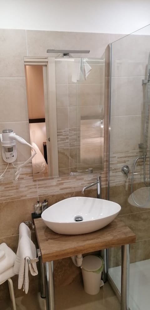 Superior Double or Twin Room | Bathroom | Free toiletries, hair dryer, towels, soap