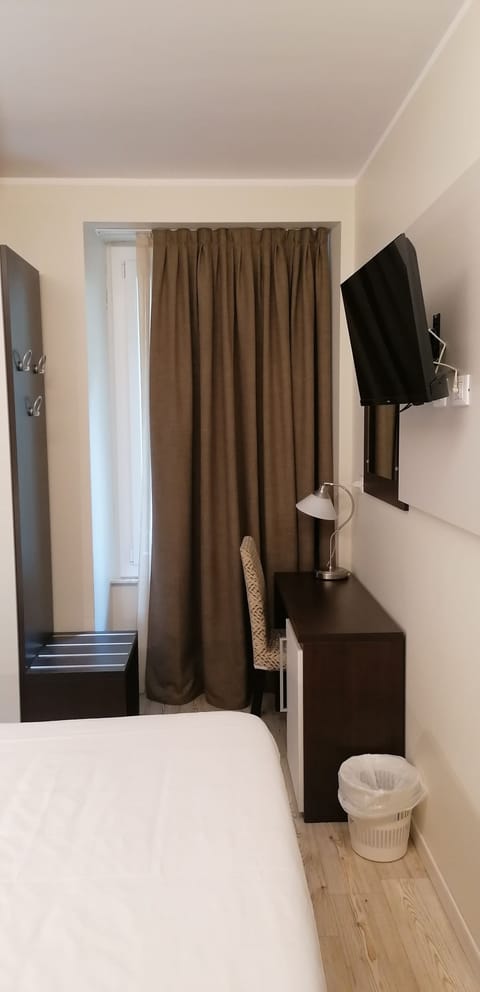 Superior Double or Twin Room | In-room safe, desk, laptop workspace, blackout drapes