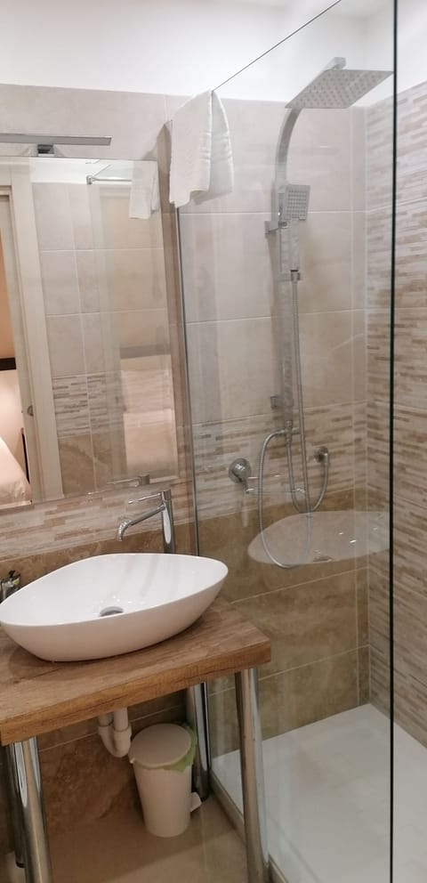 Superior Double or Twin Room | Bathroom | Free toiletries, hair dryer, towels, soap