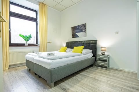 Apartment | Laptop workspace, iron/ironing board, free WiFi