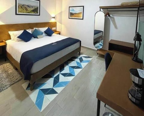 Executive Suite | Desk, free WiFi, wheelchair access