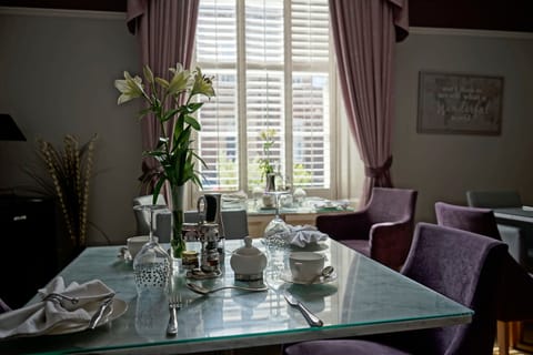 Daily full breakfast (GBP 10 per person)