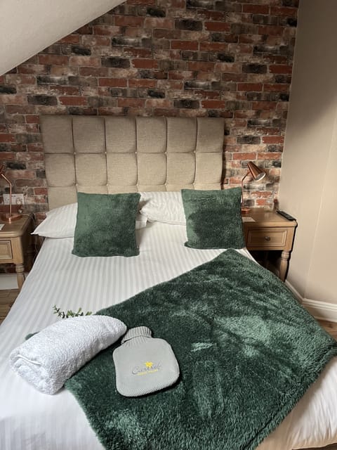 Comfort Double Room, Ensuite | Egyptian cotton sheets, premium bedding, individually decorated