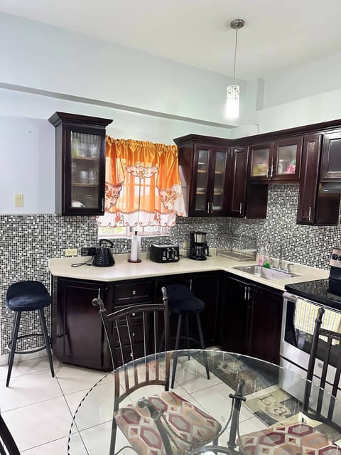 Apartment, 2 Bedrooms, City View | Private kitchen