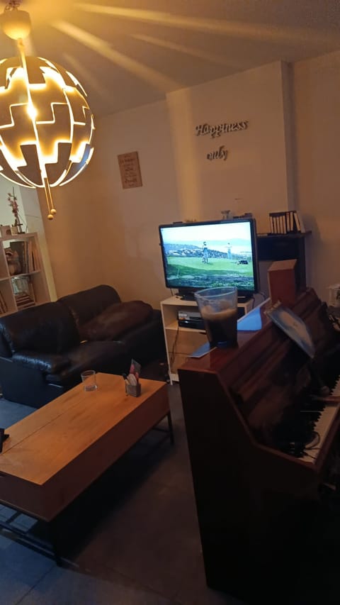 House, 4 Bedrooms, Smoking | Living room