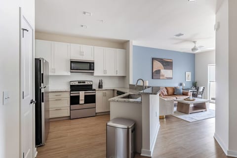 Apartment (1 Bedroom) | Private kitchen | Fridge, microwave, oven, stovetop