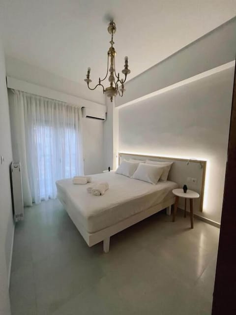 Deluxe House, Balcony | Iron/ironing board, free WiFi