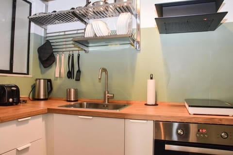 Apartment, 1 Bedroom | Private kitchen | Cleaning supplies, freezer