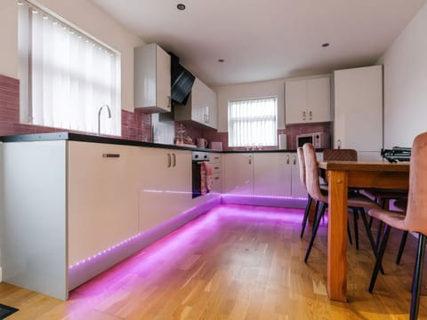Dishwasher, cookware/dishes/utensils