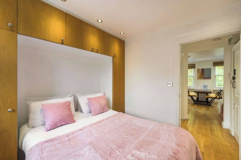 Apartment, 1 Double Bed with Sofa bed, Kitchen, City View (Theobalds Rd 43, B) | 1 bedroom, individually decorated, individually furnished