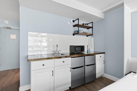 Condo, 2 Queen Beds (Oceanside Inn 623) | Private kitchen