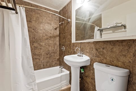 Basic Single Room, City View | Bathroom | Free toiletries, hair dryer, towels, soap