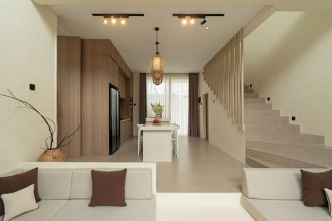 Deluxe Villa, 2 Bedrooms, Balcony, Pool View | Dining room