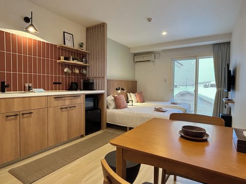 Apartment, 1 Bedroom, Non Smoking, Mountain View | Dining