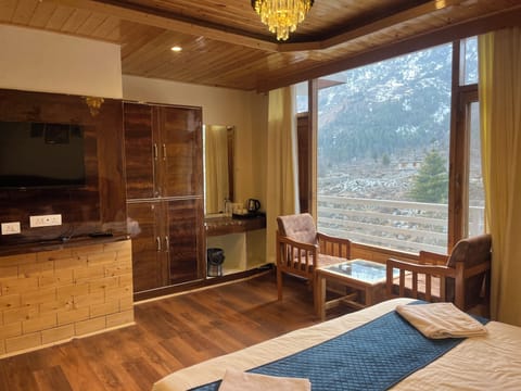 Superior Double Room, Balcony, Mountain View | Desk, free WiFi