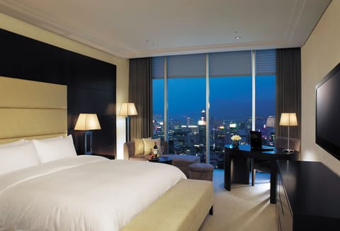 In-room safe, laptop workspace, blackout drapes, soundproofing