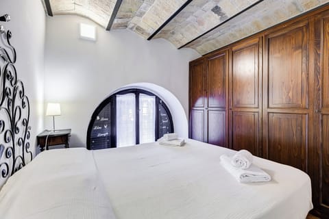 Duplex, 1 Queen Bed, Patio, Courtyard View | Iron/ironing board, free WiFi