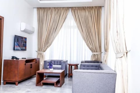 Family Suite, City View | Living area | 42-inch Smart TV with cable channels, Netflix, streaming services
