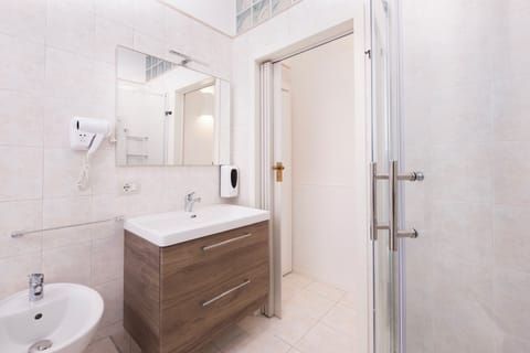 Deluxe Double Room, City View | Bathroom | Shower, free toiletries, hair dryer, towels