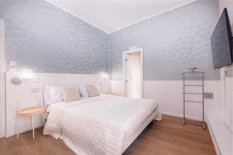 Deluxe Double Room, City View | Desk, laptop workspace, blackout drapes, soundproofing