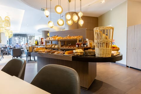 Daily buffet breakfast for a fee