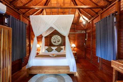 Deluxe Double Room, Balcony, Garden View | Desk, free WiFi