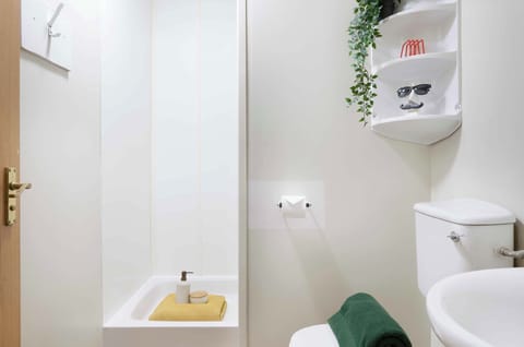 Single Room, Non Smoking | Bathroom