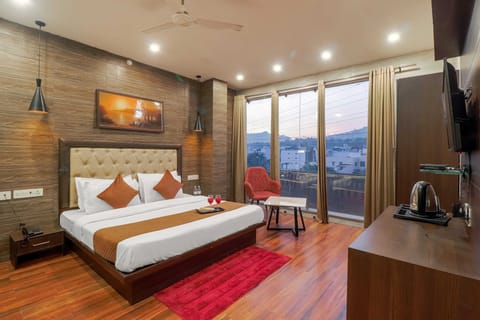 Superior Double Room, Balcony, City View | Desk, free WiFi