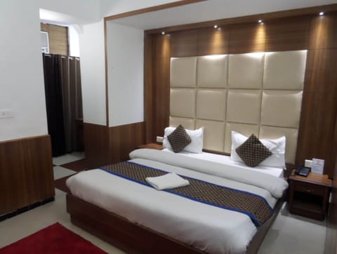 Deluxe Double Room, City View | Desk, free WiFi