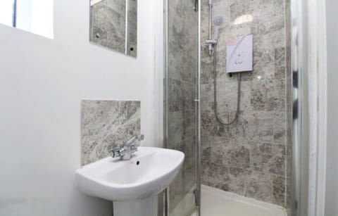 Apartment | Bathroom