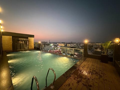 Infinity pool