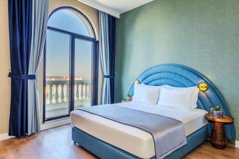Egyptian cotton sheets, premium bedding, down comforters, minibar