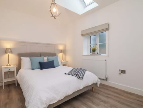 2 bedrooms, individually decorated, individually furnished, free WiFi