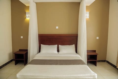 Premium Single Room | Free WiFi, bed sheets