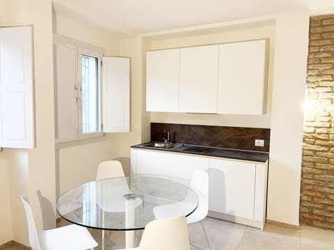 Standard Double Room, 1 Double Bed | Dining