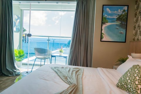 Superior Suite, Ocean View | In-room safe, free WiFi