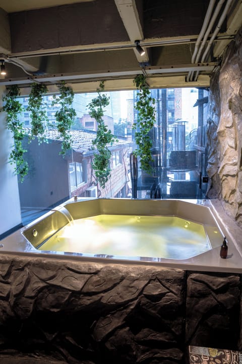 Private spa tub