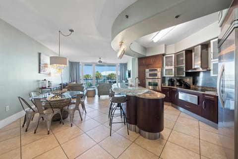 Signature Condo, 2 Bedrooms, Balcony, River View | In-room dining