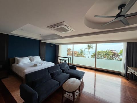 Family Double Room, Beach View | Laptop workspace, free WiFi