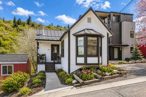 House, 2 Bedrooms | Exterior