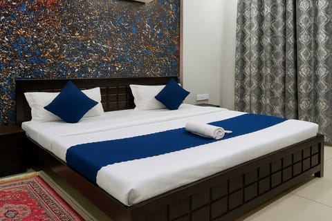 Deluxe Double Room, Garden View | Desk, free WiFi