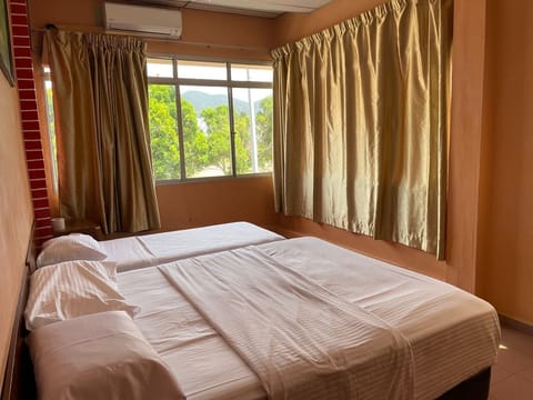 Standard Triple Room | WiFi (free), bed sheets