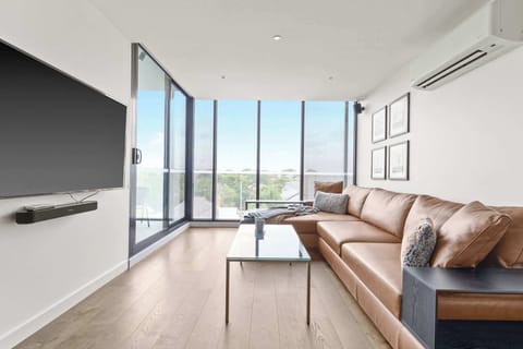 Apartment (2 Bedrooms) | Front of property