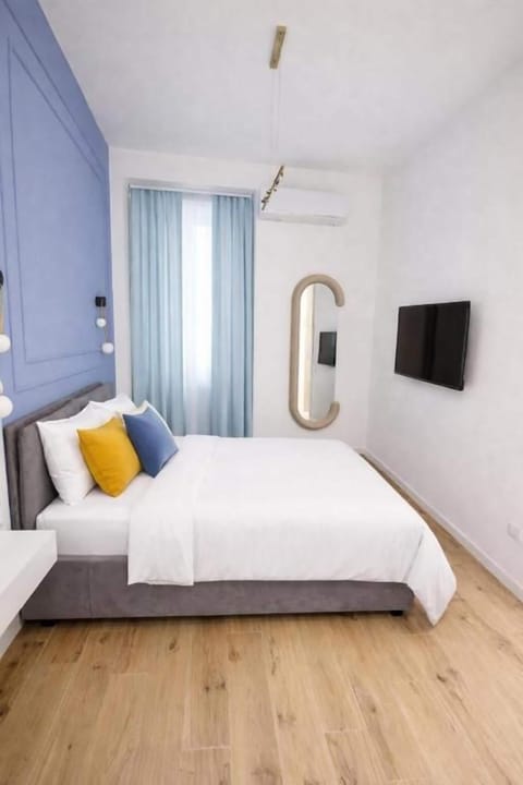 Comfort Room | Laptop workspace, soundproofing, iron/ironing board